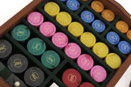 A gift set for playing roulette (color - brown, leather)