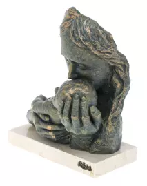 Скульптура "Объятия" (Cuddles)