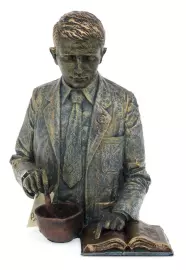 Скульптура "Фармацевт" (Pharmacist)