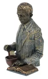 Скульптура "Фармацевт" (Pharmacist)