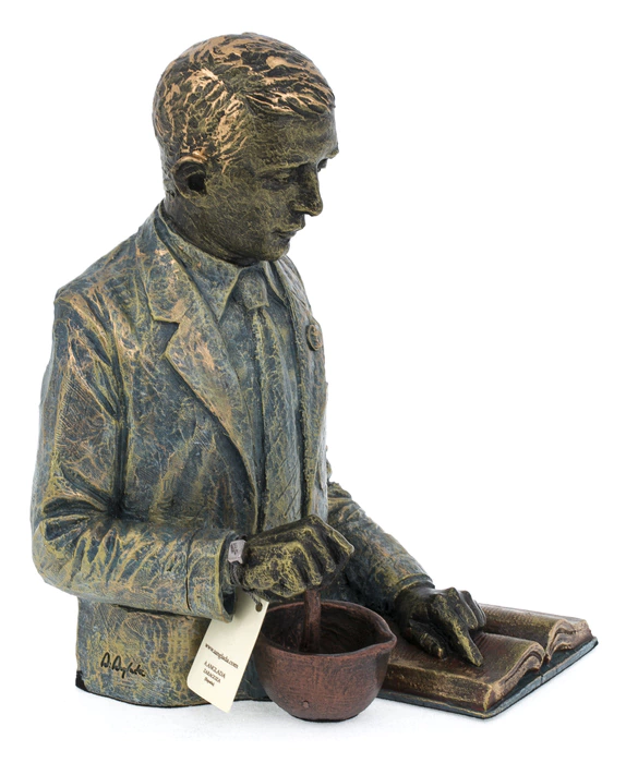 Sculpture "Pharmacist" (Pharmacist)