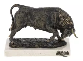 Скульптура "Бык" (Bull)