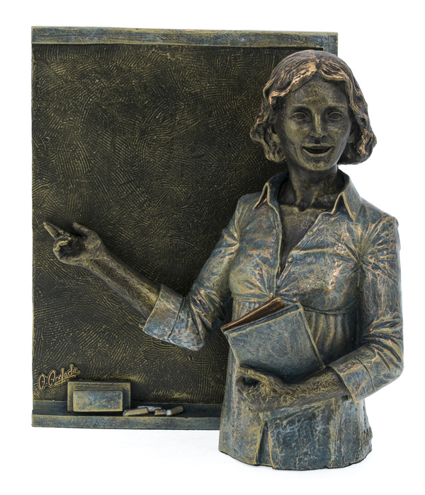 Скульптура "Учительница у доски" (Teacher at the blackboard, female)
