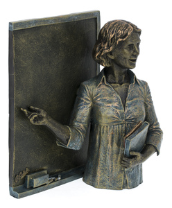 Скульптура "Учительница у доски" (Teacher at the blackboard, female)