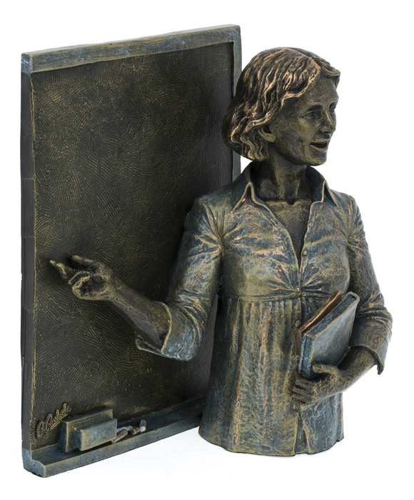 Скульптура "Учительница у доски" (Teacher at the blackboard, female)