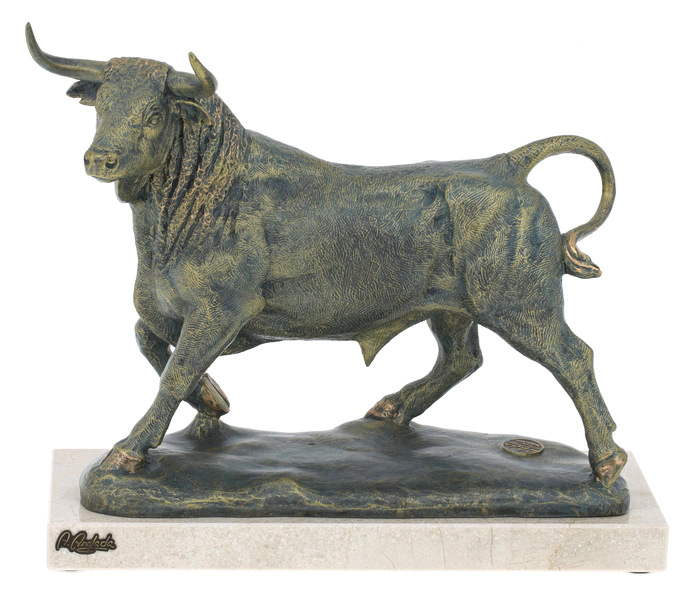 Sculpture "Brave bull" (Brave bull)