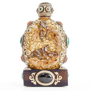 Фляжка "Тигр" с подставкой (береста, малахит)