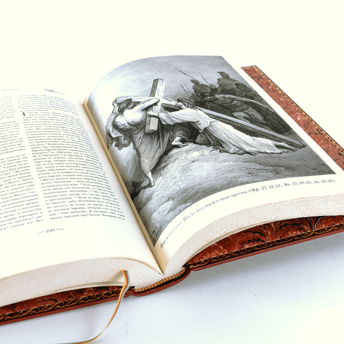 Книга в кожаном переплете "Библия", 3 тома (иллюстрации Доре)