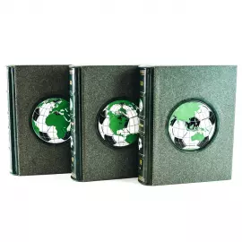 Книги в кожаном переплёте "Энциклопедия футбола" в трёх томах.