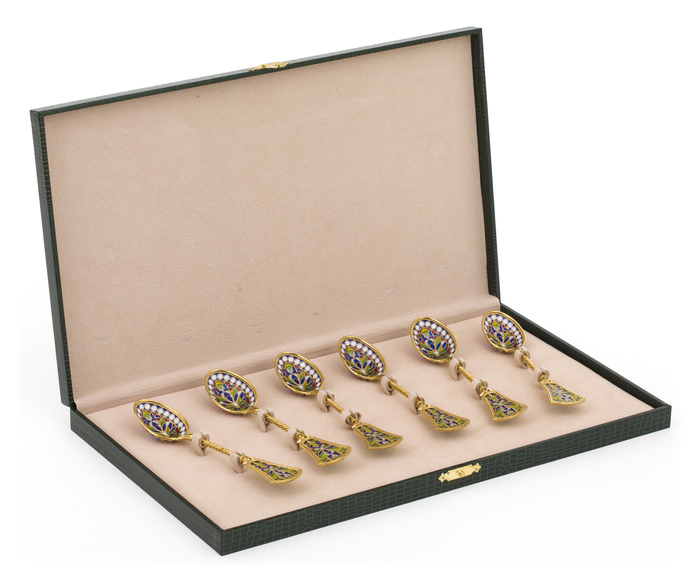 A set of 6 teaspoons. gilding with stained glass enamels