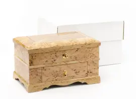 Шкатулка из карельской березы