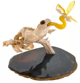 Сувенир из бивня мамонта и янтаря "Лягушка"