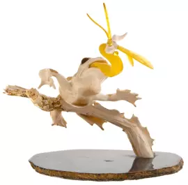 Сувенир из бивня мамонта и янтаря "Лягушка"