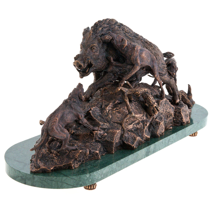 The author's bronze sculpture "Wild Boar Hunting"
