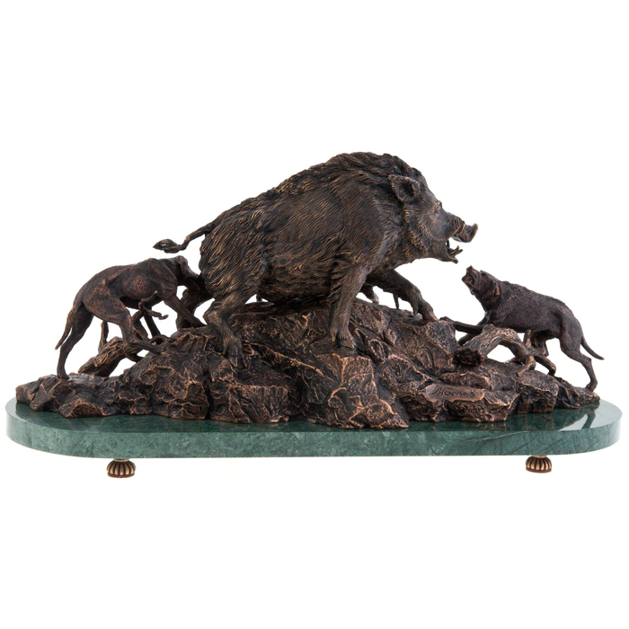 The author's bronze sculpture "Wild Boar Hunting"