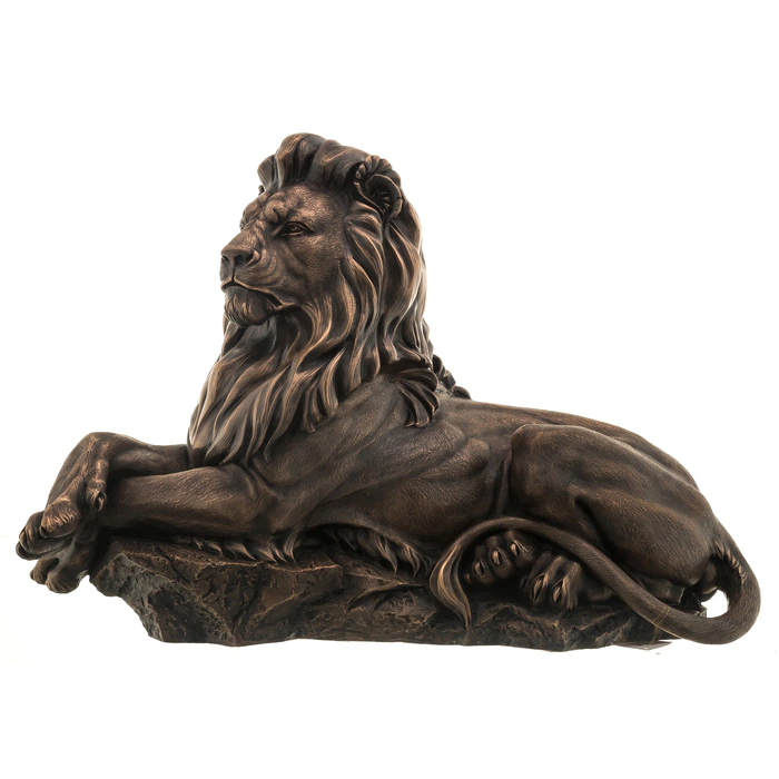 The author's bronze sculpture "Lion"