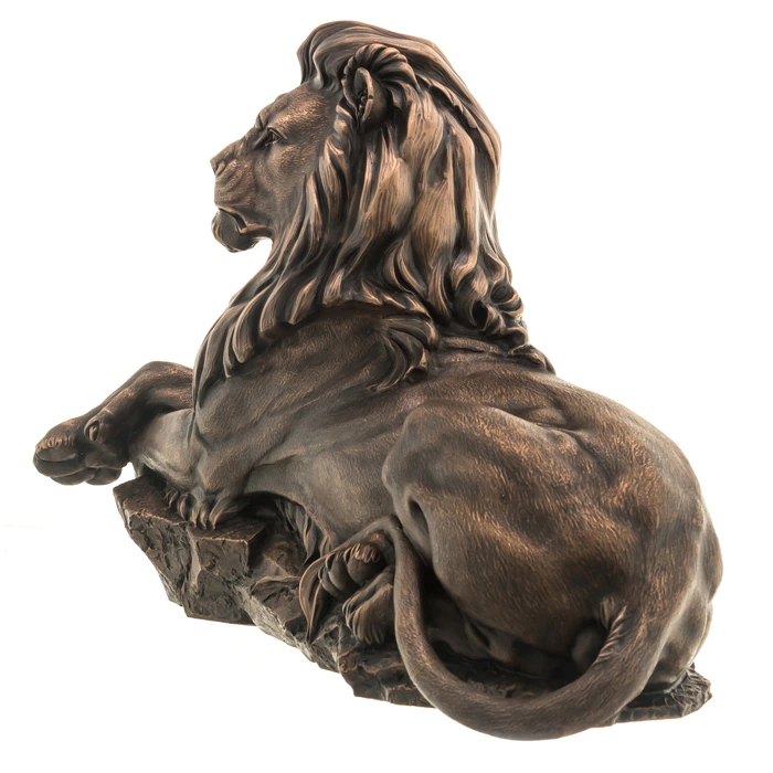 The author's bronze sculpture "Lion"