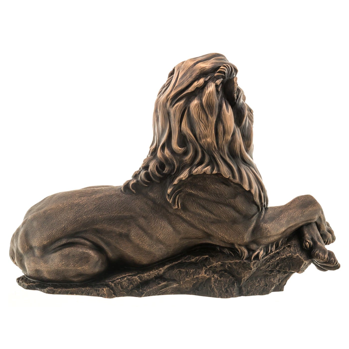 The author's bronze sculpture "Lion"