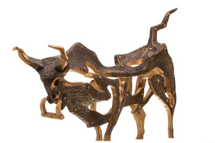 The author's bronze sculpture "Bull"