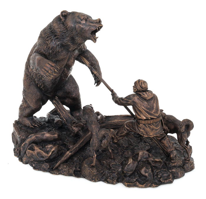 The author's bronze sculpture "Bear Hunting"
