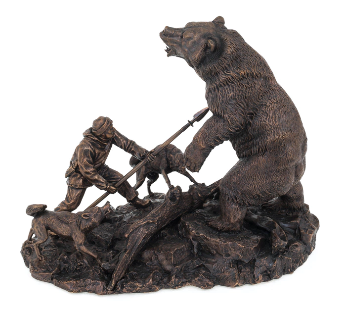 The author's bronze sculpture "Bear Hunting"