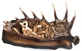 Панно "Леопард и охотник" (рог лося)