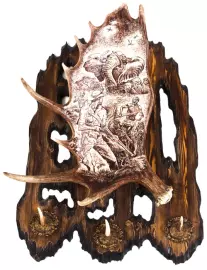 Панно из рога лося "Слон и охотники"