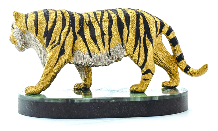 Tiger on a small stand (malachite)