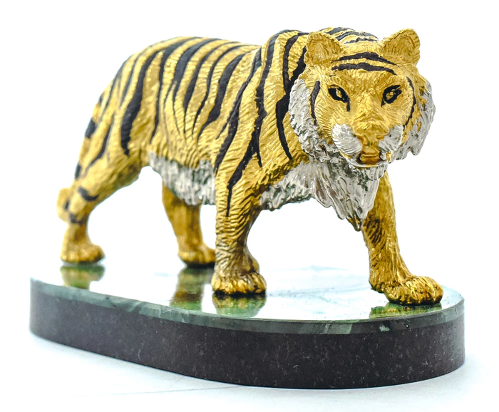 Tiger on a small stand (malachite)