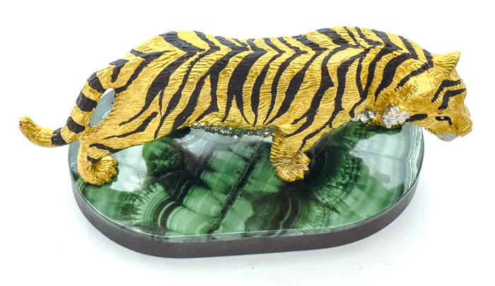 Tiger on a small stand (malachite)