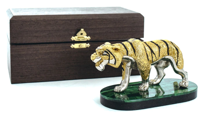 Tiger statuette on a stand "Sherkhan" (malachite)