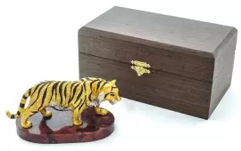 Тигр на подставке малый, яшма