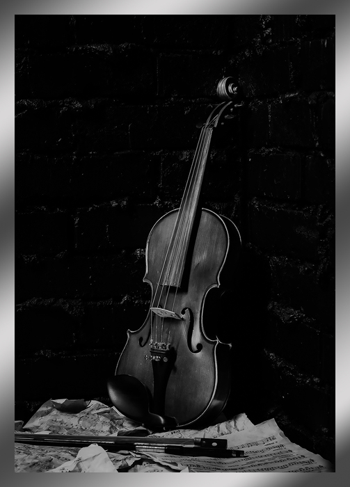 The painting "Violin" on a mirror basis