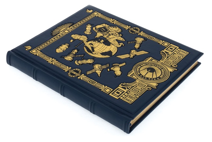 Подарочная книга "История космических полетов"