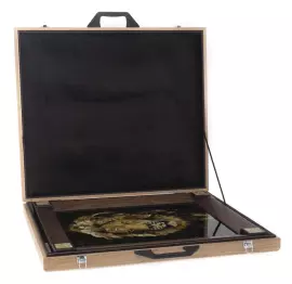 Панно из янтаря "Лев"