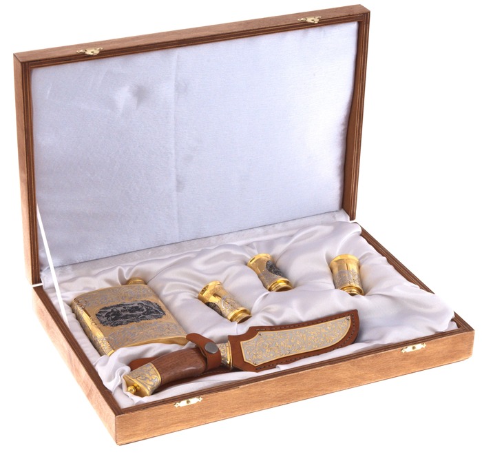 Set of "Hunters at a halt" Zlatoust