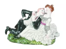 Скульптура из фарфора "Влюбленные"