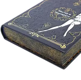 Книга в кожаном переплете «Мастер и Маргарита. Михаил Булгаков»