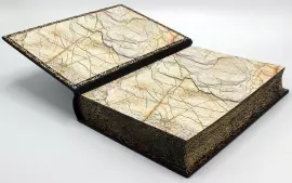 Книга в кожаном переплете «Мастер и Маргарита. Михаил Булгаков»