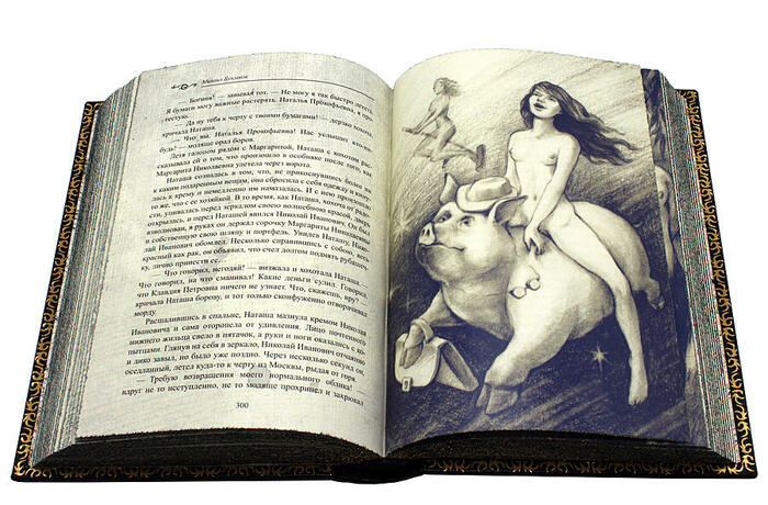 Книга в кожаном переплете «Мастер и Маргарита. Михаил Булгаков» (в футляре)