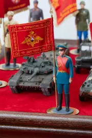 Книга в коробе с моделями техники и фигурками военнослужащих "100 лет Красной армии"