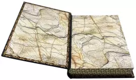 Подарочная книга в кожаном переплете "Мастер и Маргарита"