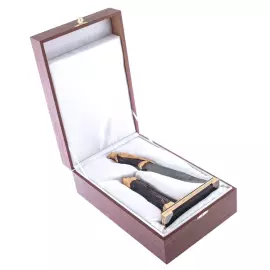 Композиция с ножом "Сокол" на подставке из долерита