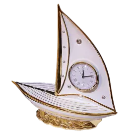Часы "Парусник" белые с декором золотого цвета