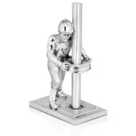 Sculpture "Neftyanik"