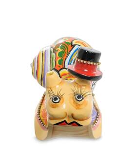 The statuette "Snail Anton" is small