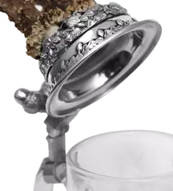 Пивная кружка с рожками косули с гравировкой