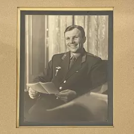 Фото с рукописным пожеланием и автографом Юрия Гагарина