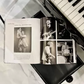 Книга с автографами. Билл Уаймен (The Rolling Stones), Бент Рей