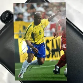 Фото с автографом (желтая футболка). Роберто Карлос